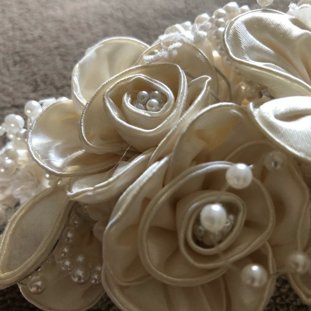 Bridal Hair Comb. Ivory - Picture 3 of 5